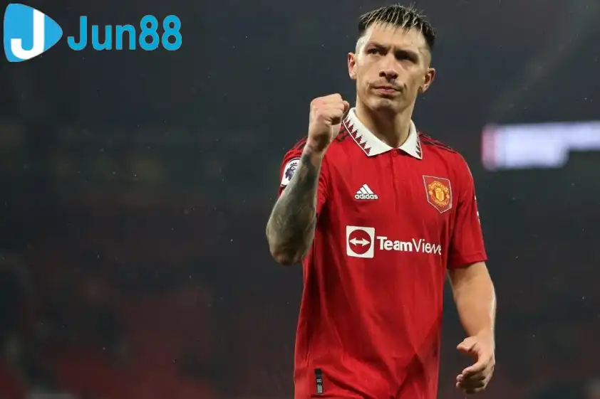 Lisandro Martinez đang trong quá trình hồi phục chấn thương Lisandro Martinez đang trong quá trình hồi phục chấn thương