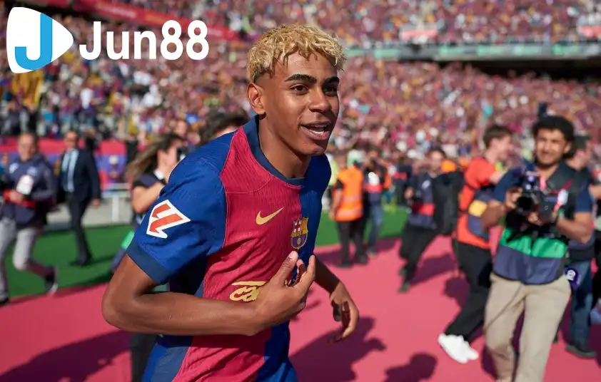 Lamine Yamal có thể trở thành cầu thủ trẻ nhất giành Quả bóng Vàng Lamine Yamal có thể trở thành cầu thủ trẻ nhất giành Quả bóng Vàng