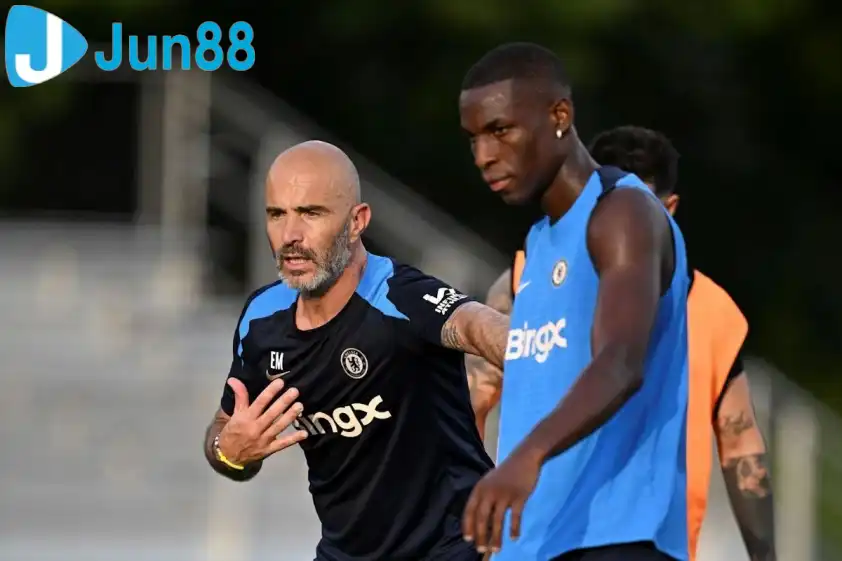 Nicolas Jackson gửi lời cảm ơn HLV Maresca (Ảnh: Trang chủ CLB Chelsea). Nicolas Jackson gửi lời cảm ơn HLV Maresca (Ảnh: Trang chủ CLB Chelsea).