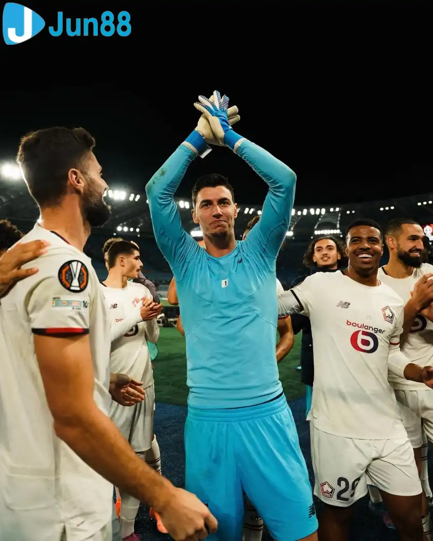 Berke Özer chính là người hùng của CLB Lille (Ảnh: LOSC). Berke Özer chính là người hùng của CLB Lille (Ảnh: LOSC).