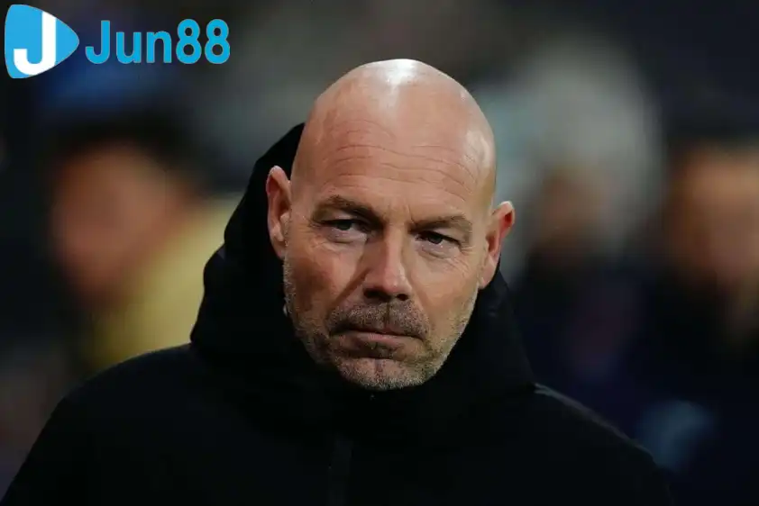 HLV tuyển Đan Mạch Brian Riemer cà khịa MU vì để Hojlund rời đi (Ảnh: GOAL) HLV tuyển Đan Mạch Brian Riemer cà khịa MU vì để Hojlund rời đi (Ảnh: GOAL)