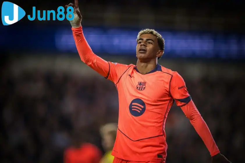 Lamine Yamal cân bằng kỷ lục đáng nể của Kylian Mbappe (Ảnh: CLB) Lamine Yamal cân bằng kỷ lục đáng nể của Kylian Mbappe (Ảnh: CLB)