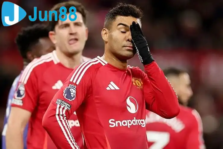 MU đang gặp khó trong việc tìm kiếm nhà tài trợ mới cho đội bóng. Ảnh: The Mirror MU đang gặp khó trong việc tìm kiếm nhà tài trợ mới cho đội bóng. Ảnh: The Mirror