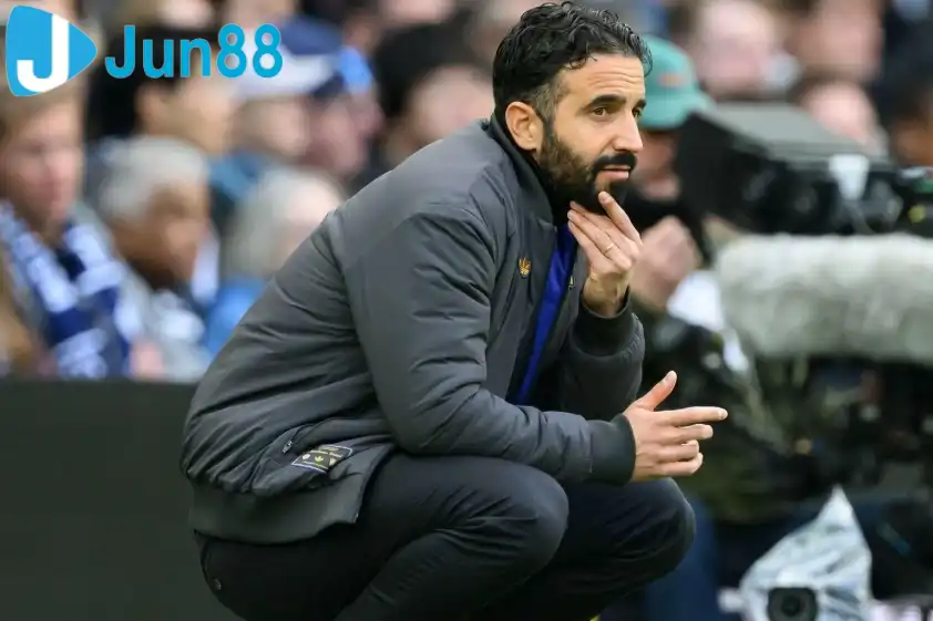 Việc cho Sesko ngồi trên băng ghế dự bị được xem là quyết định hợp lý của Amorim Việc cho Sesko ngồi trên băng ghế dự bị được xem là quyết định hợp lý của Amorim. Ảnh: The Sun