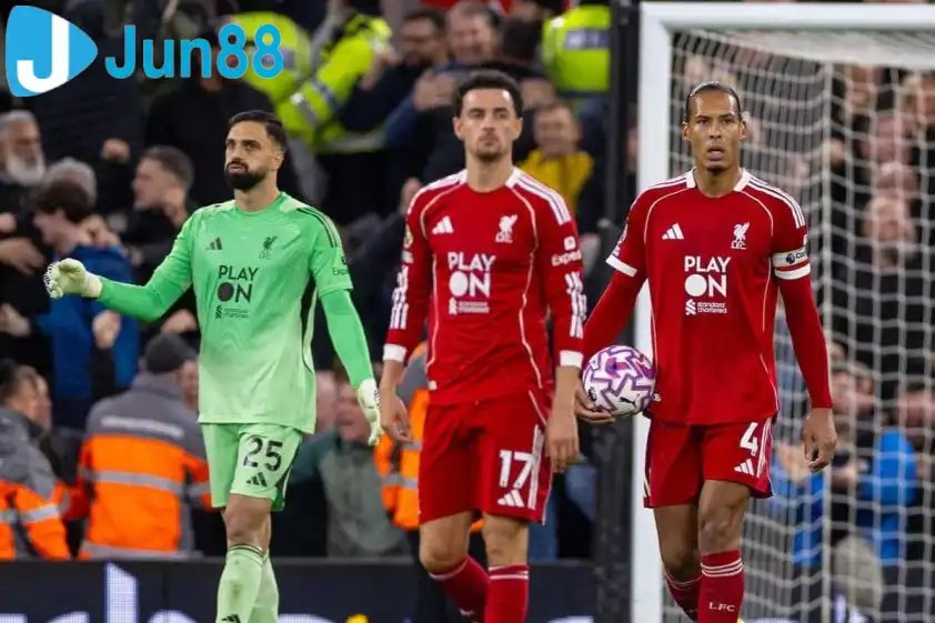 Arne Slot cho rằng Liverpool vẫn đang học cách kiểm soát tình huống cố định (Ảnh: This is Anfield). Arne Slot cho rằng Liverpool vẫn đang học cách kiểm soát tình huống cố định (Ảnh: This is Anfield).